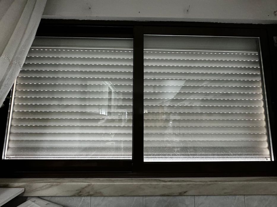 4 Janelas em alumínio castanho para venda