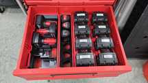 Milwaukee packout organizer na baterie