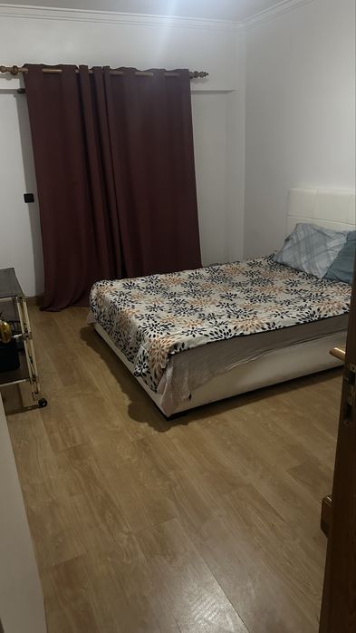 Aluga-se quarto na costa da caparica