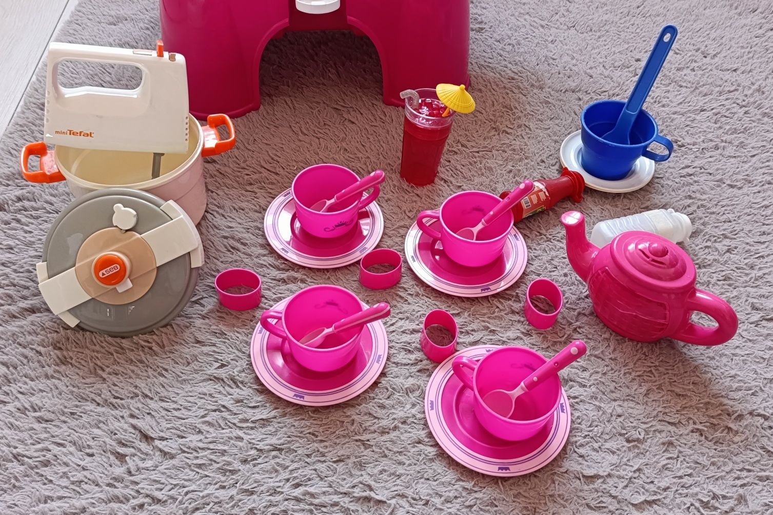 Mini kuchnia taboret dla dzieci Tobi Toys + zestaw do kawy
Model – T