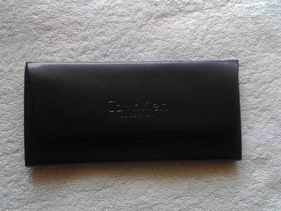 Calvin Klein etui do okularów