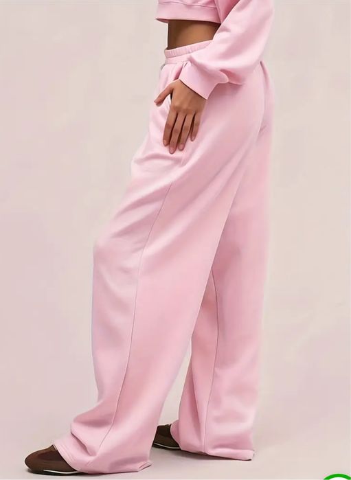 Теплые розовые спортивные оверсайз штаны на флисе клеш