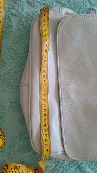 Продам белую сумочку.