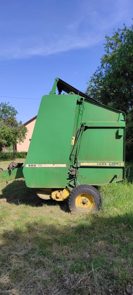 Prasa John Deere 550 zmiennokomorowa