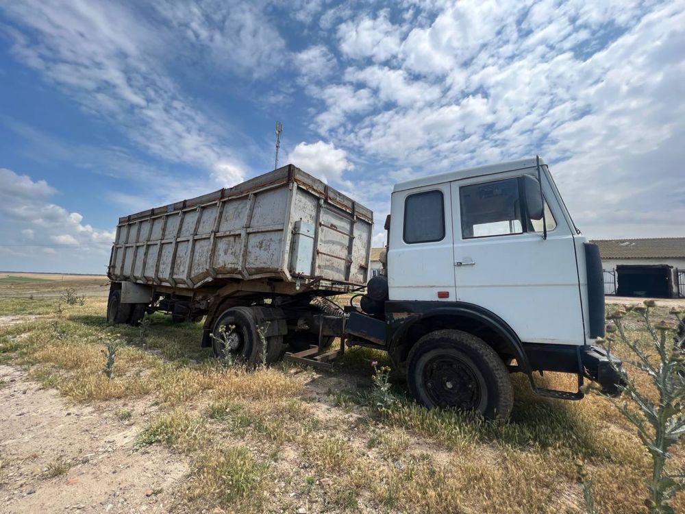 МАЗ 54331 із напівпричепом самоскидом