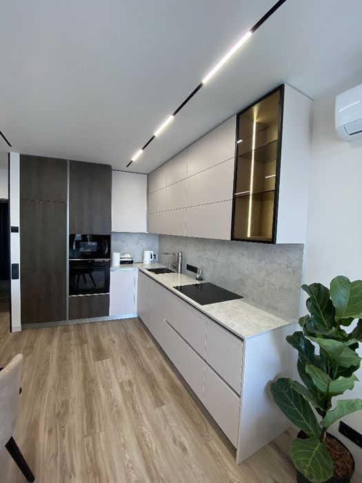 Виготовлення меблів/Меблі під замовлення/Кухні/Шафи