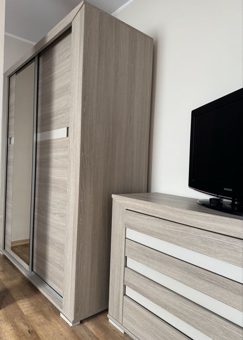 Zestaw szafka plus szafa ubraniowa