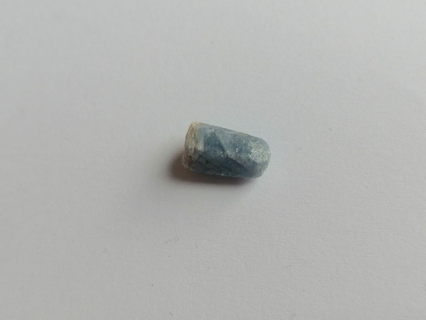 Naturalny kamień Szafir w formie kryształów nr 1