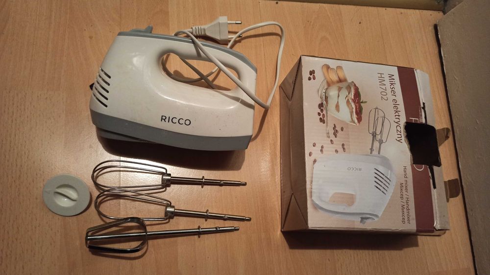 Mikser ręczny Ricco sprawny mały zgrabny i wygodny