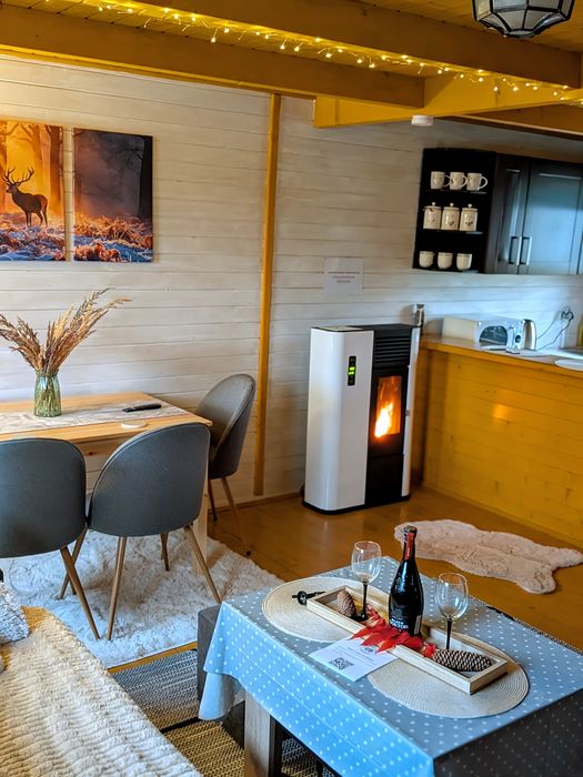 Chatka Nad Stawami –  domek nad wodą, wśród łąk gór, stawów i lasów,