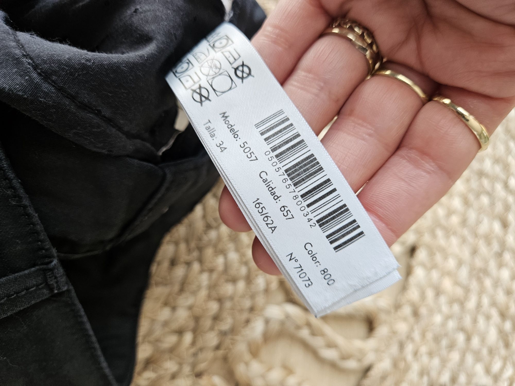 Massimo Dutti – czarne spodnie damskie  woskowane rurki proste XS c