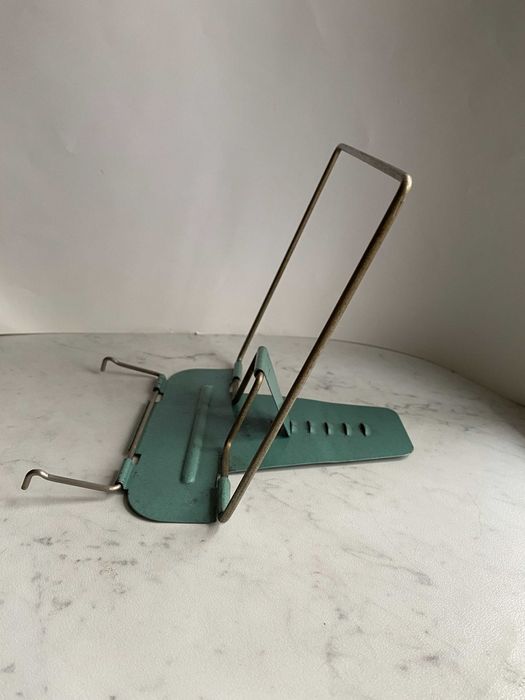 Подставка под книги металлическая