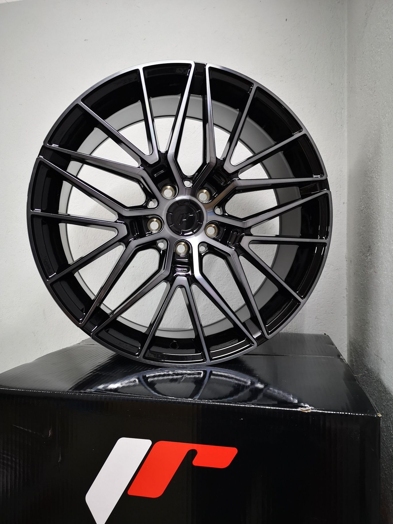 Felgi Japan Racing JR38 19" 8,5J 5x112 Audi A4 A5 A6 A7
