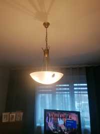 Lampa sufitowa w mlecznym kolorze