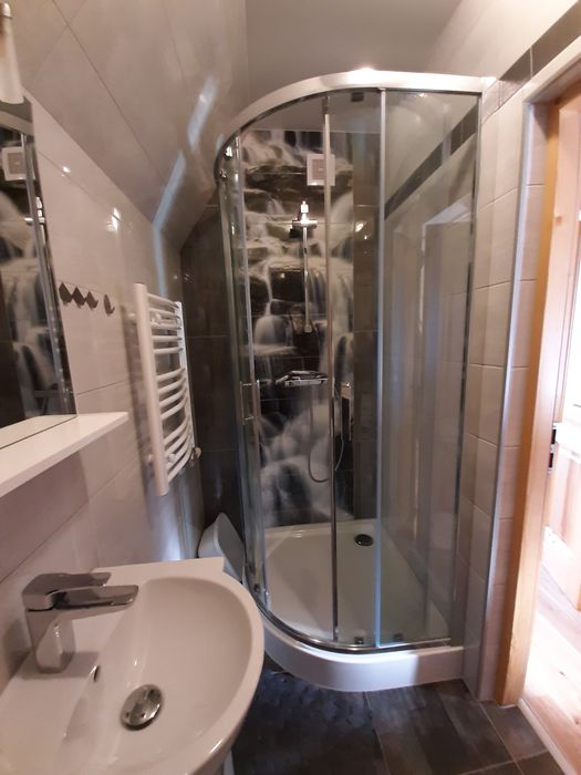 Pokoje I Apartamenty U Jambora z wyżywieniem zapraszamy.