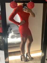 Czerwona koronkowa sukienka mini