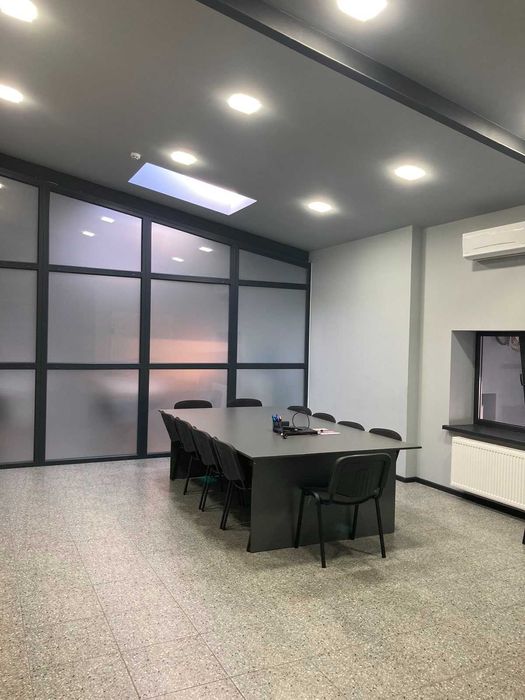 Приміщення під офіс в центрі, вул. Дашковича