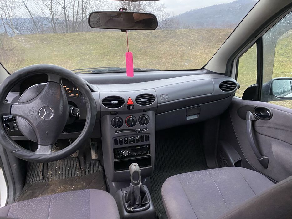 Автомобіль Мерседес