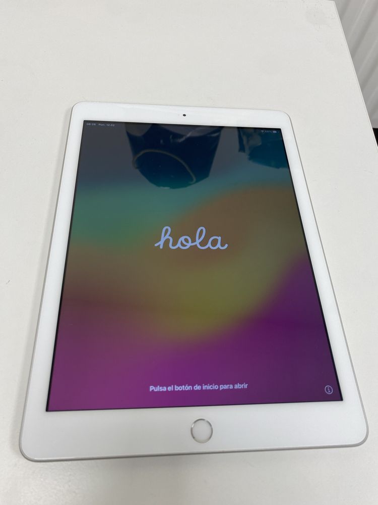 Tablet Apple iPad 6 model A1893 z 2018 roku