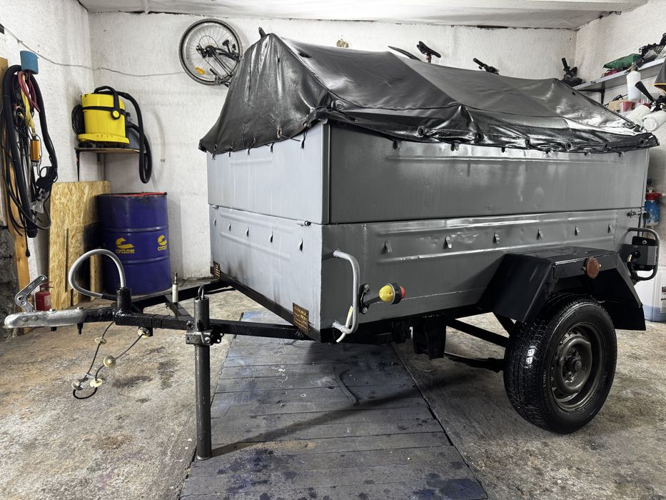 Причіп легковий 2000 року.