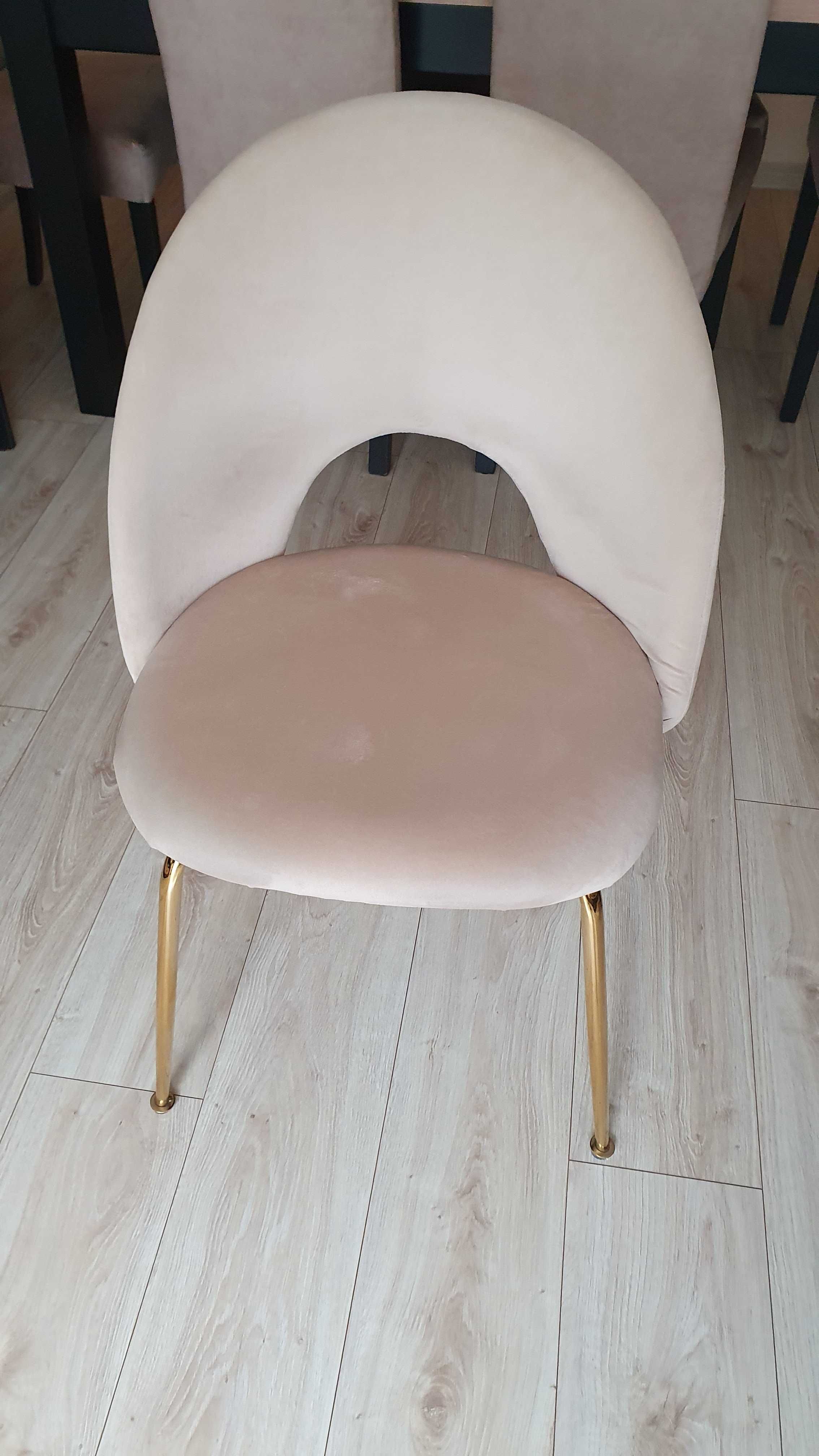 Krzesło beżowe jasny beż kremowe krzesło złote nogi glamour welur