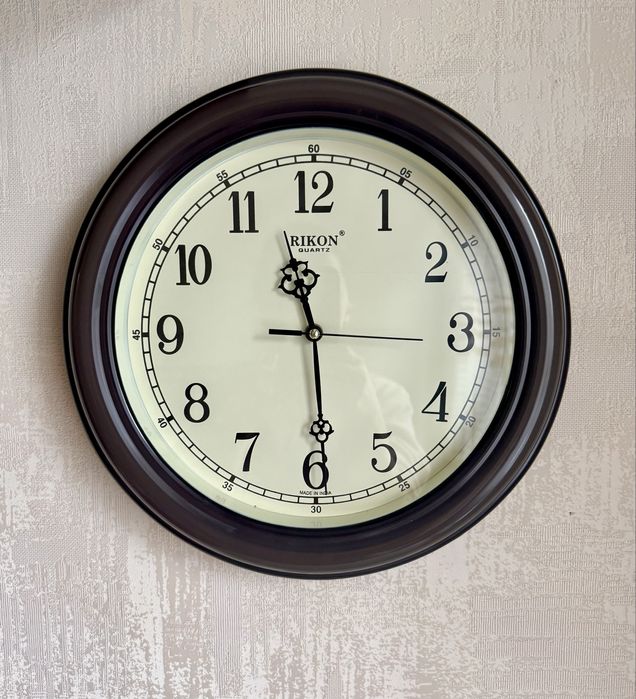 Настенные часы в отличном состоянии, годинник