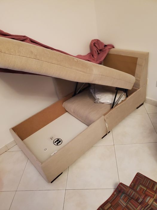 Sofà usada conforma