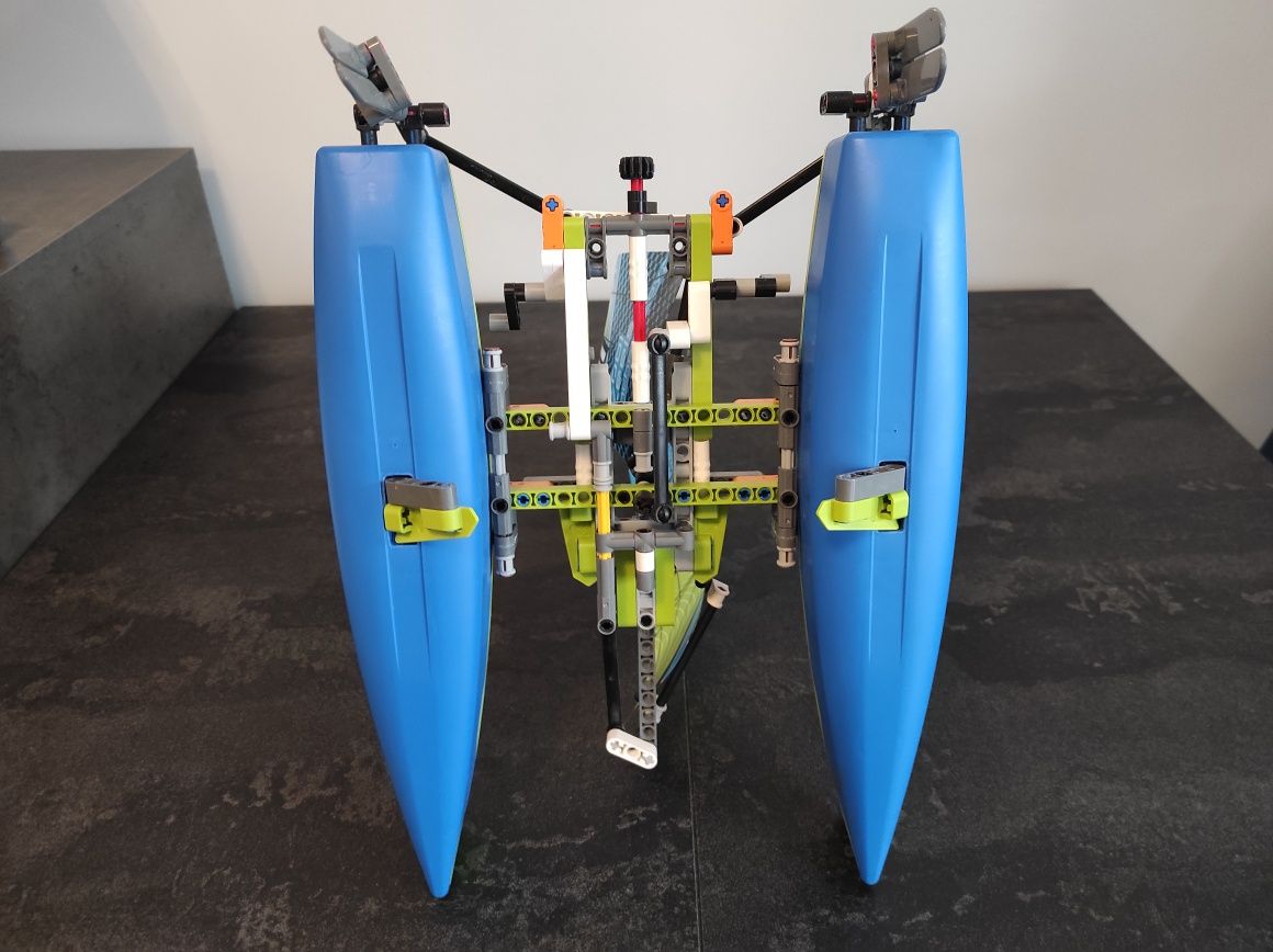 LEGO Technic 42105 Katamaran