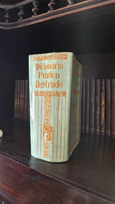 Livros diversos de capa dura