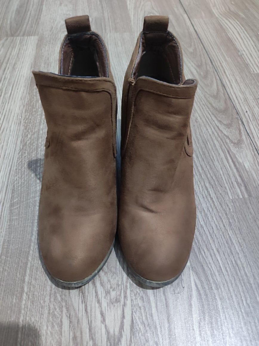 Botas castanhas 36