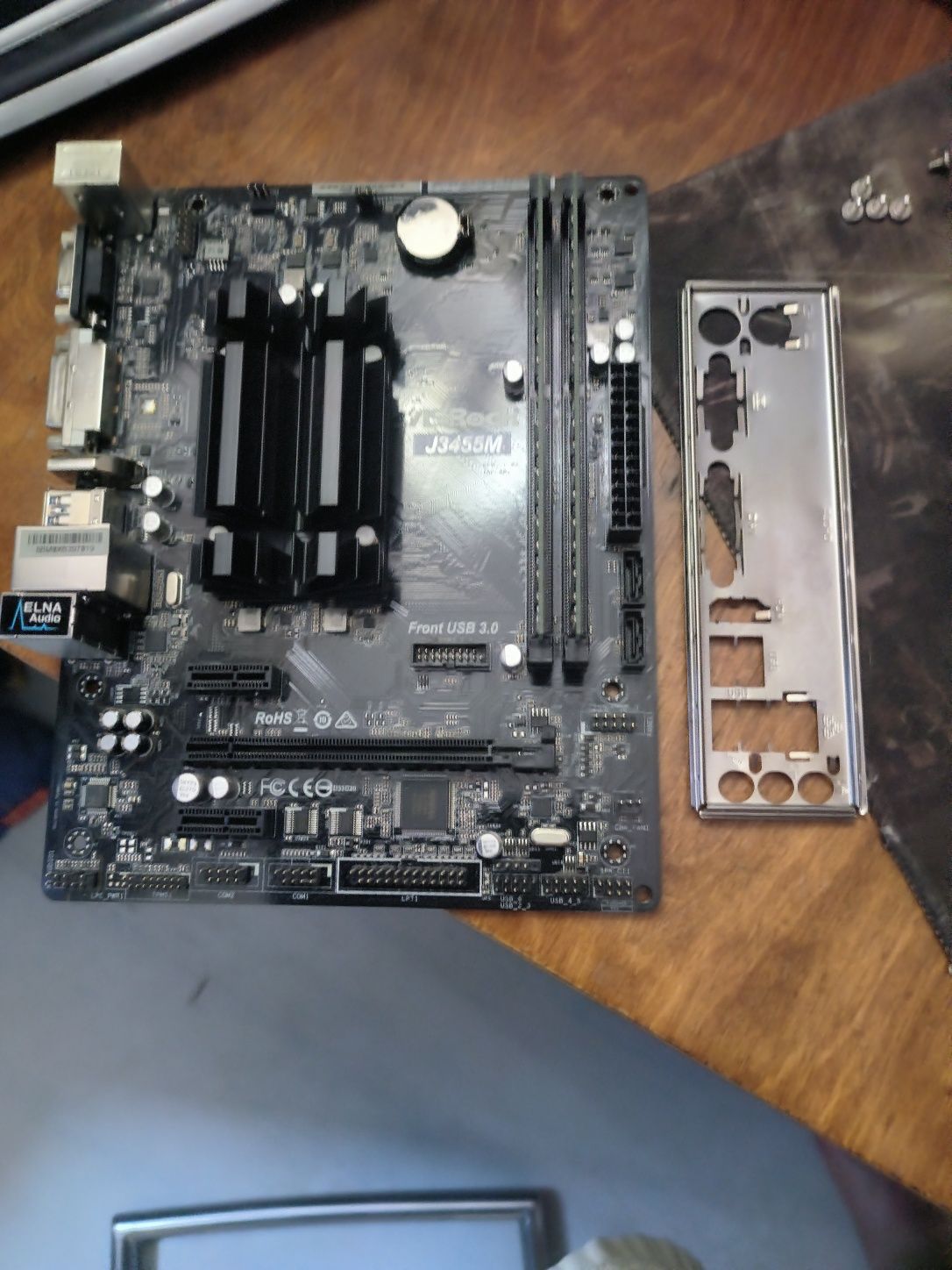 Зборка ASRocK    J344M +4 гига DDR3 + встроенное видео!