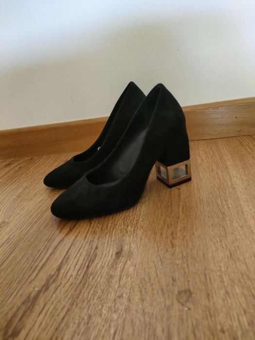 Sapatos com cunha pretos