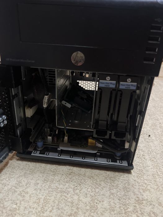 HP MicroServer Gen7 n40l 12Gb