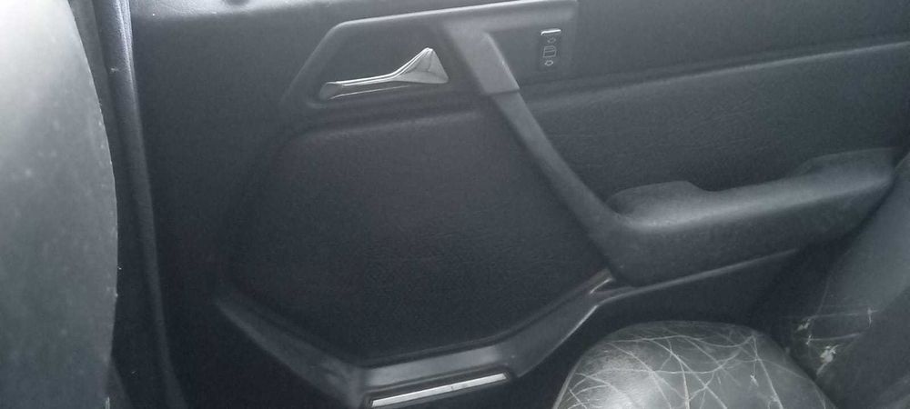 Vendo Mercedes 200D w124 às peças