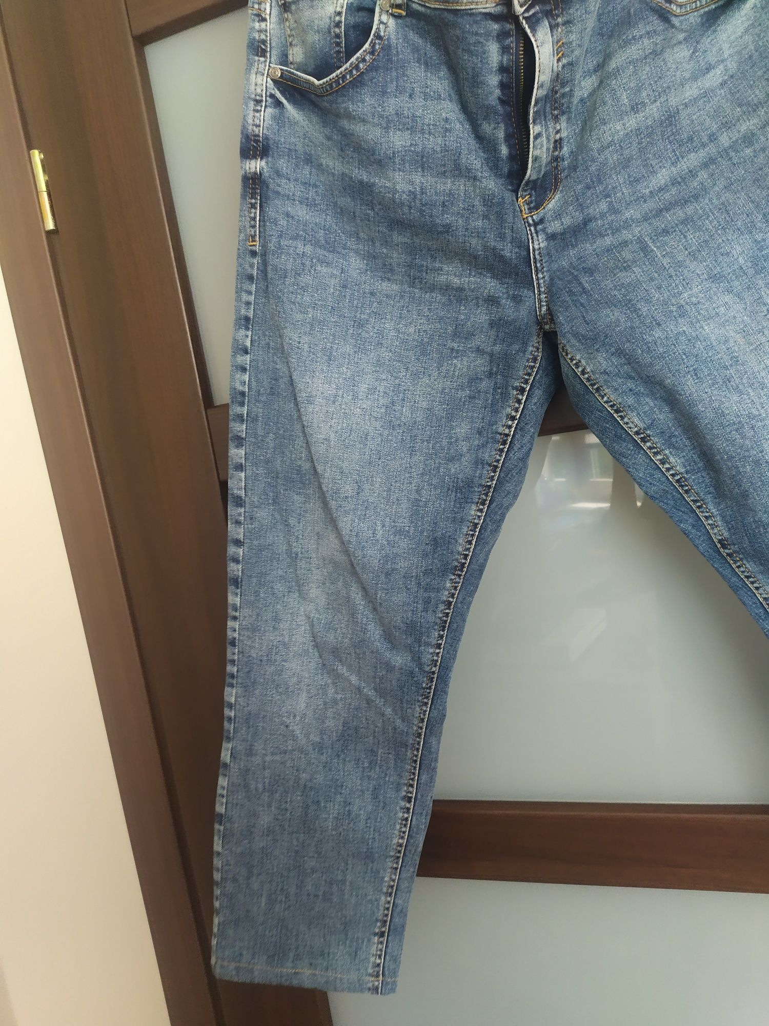 Spodnie jeansowe Reserved rozm 44, ale będą też dobre na małe 46