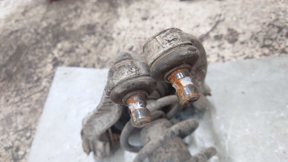 VW Audi A4 B5 Passat B5 Amortyzator Mocowanie Wspornik Prawy Przód