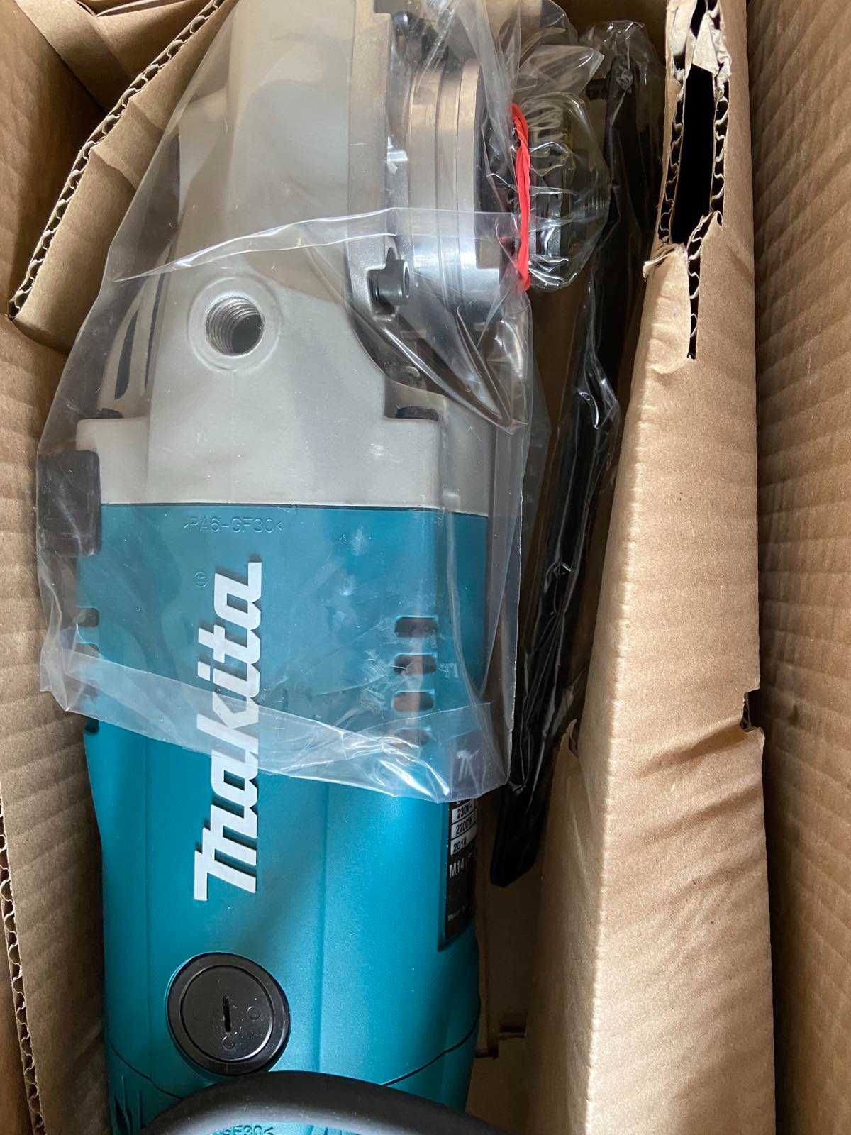 Шлифовальная машина угловая ( Болгарка ) Makita GA7020