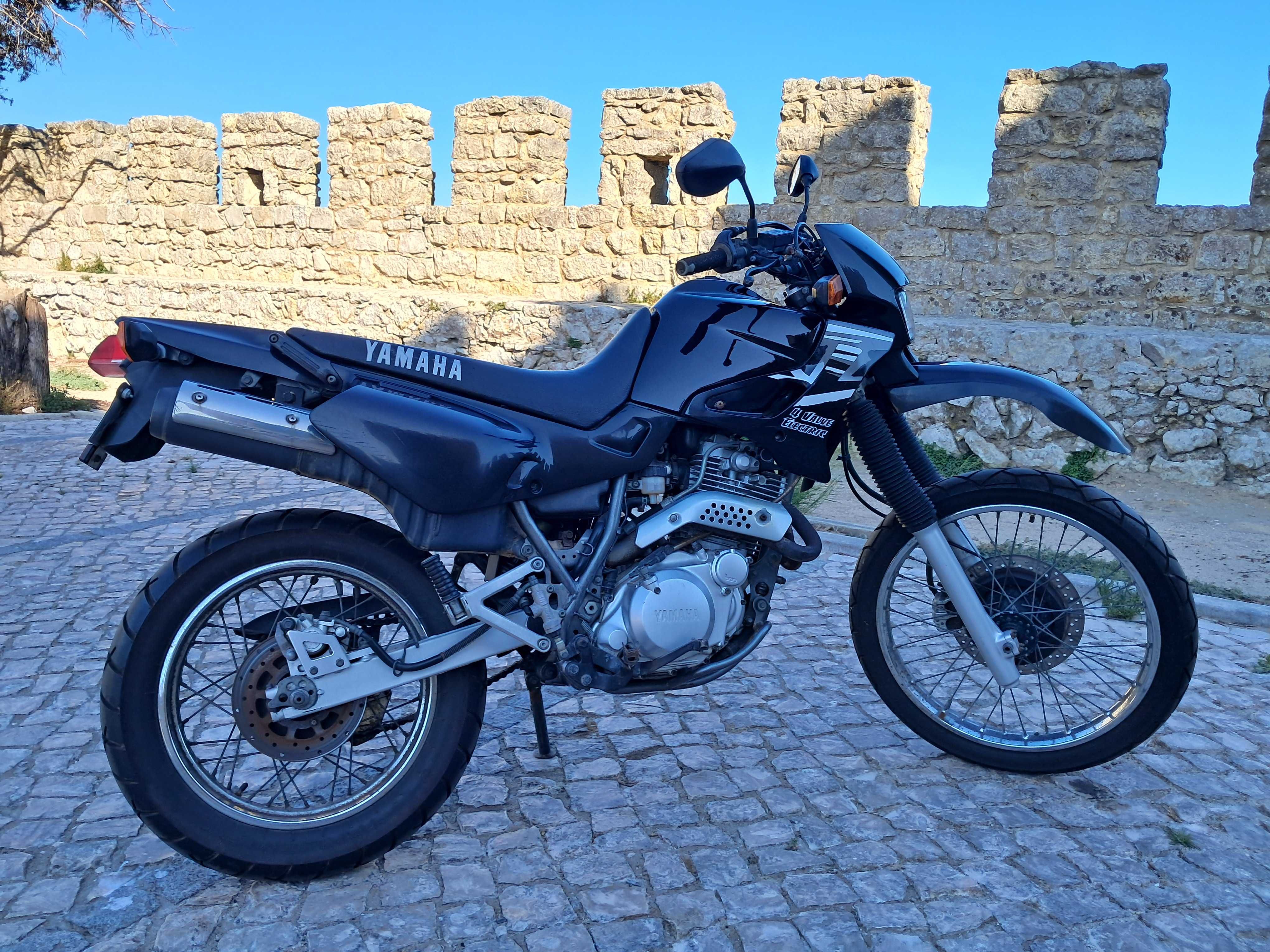 Yamaha XT600E (bom estado).