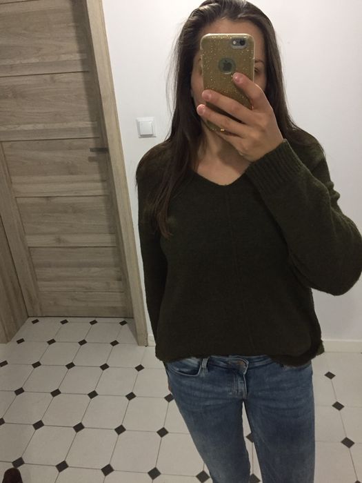 Sweterek w serek S h&m