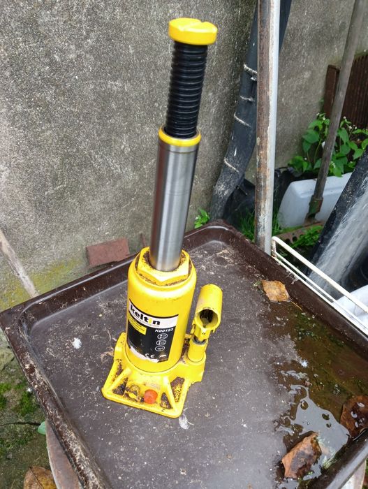 Słupek podnośnik lewarek hydrauliczny