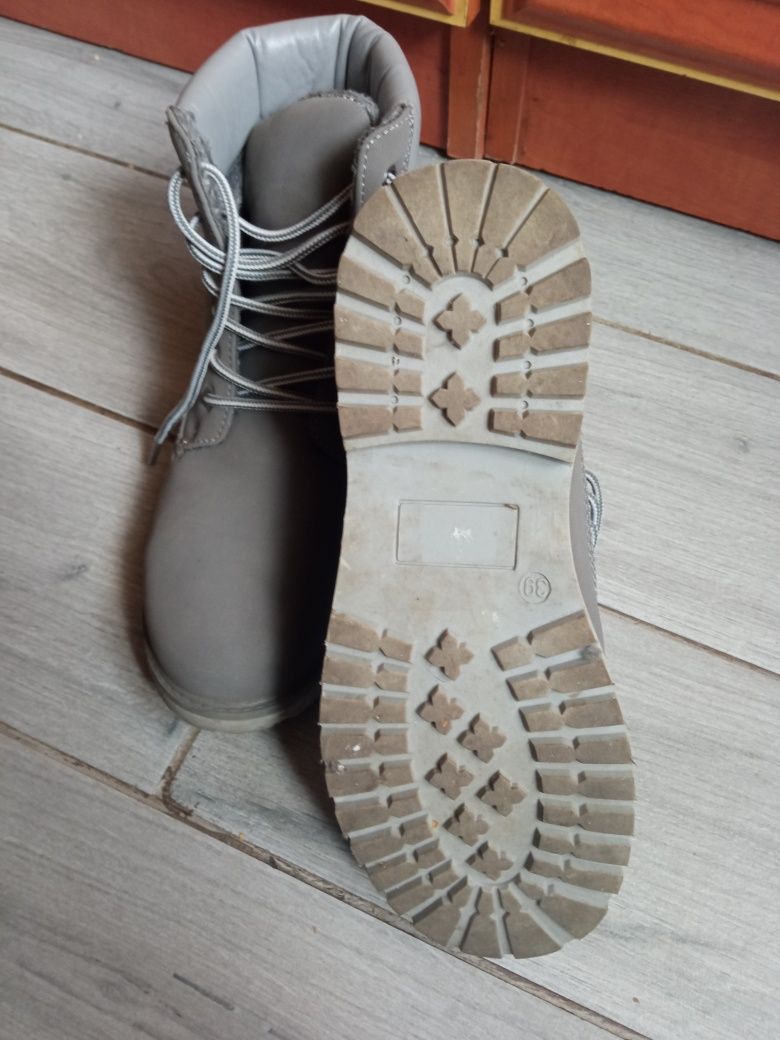 Buty zimowe damskie trapery