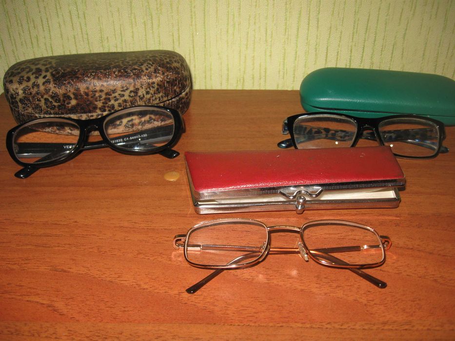 Окуляри з діоптрією +2,5   +3,0   +7,5