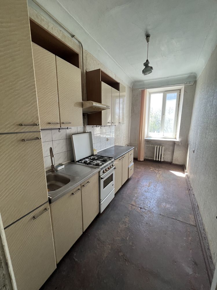 Продаж великої 2к.к. Сталінки в Центрі, вул. Декабристів, біля «Казки»