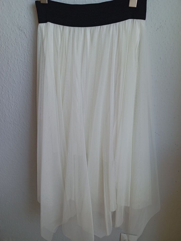 biała spódnica tiulowa