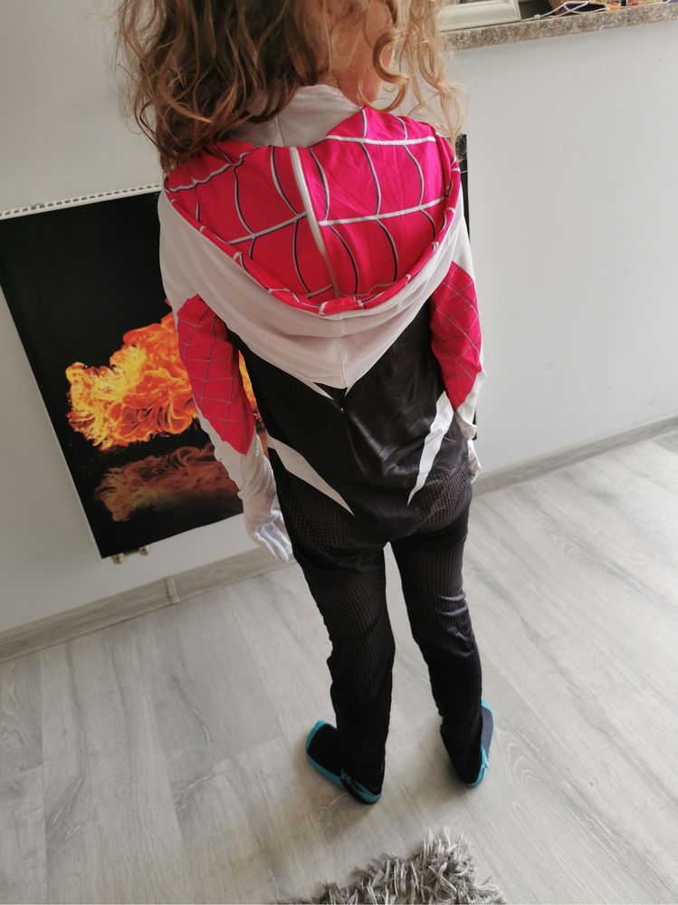 Superbohaterka Gwen Stacy spiderman Spiderwoman 150
