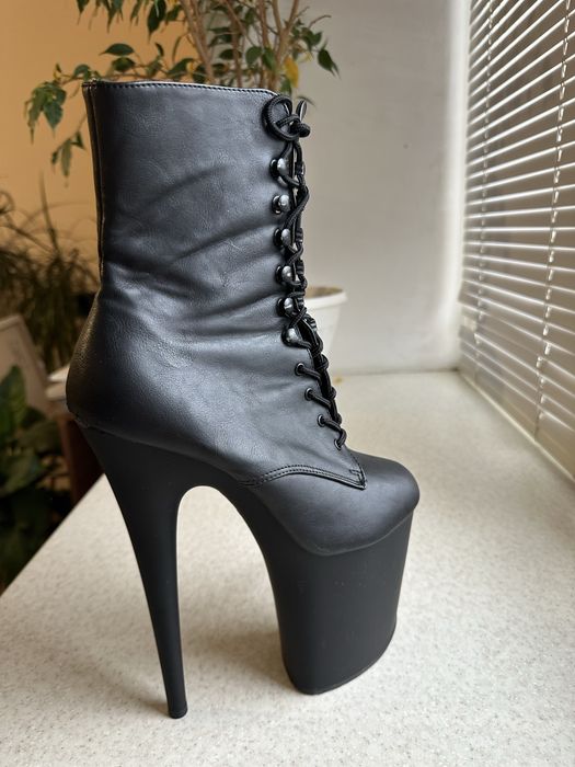 Танцювальне взуття Стріпи