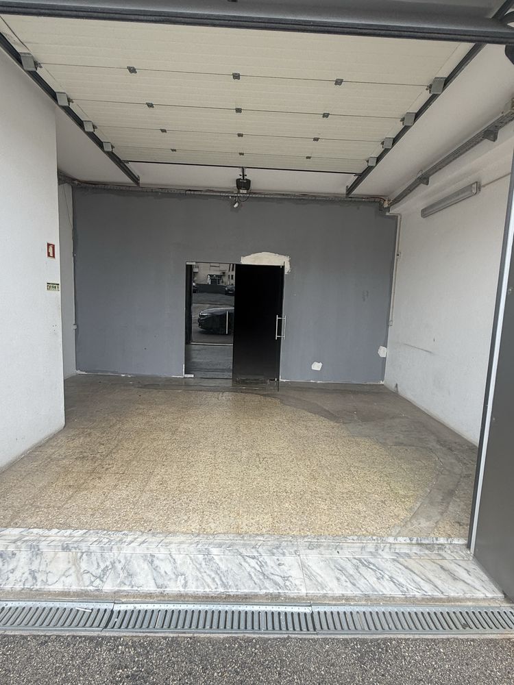 Aluga-se Pavilhão Amadora 1.000m2