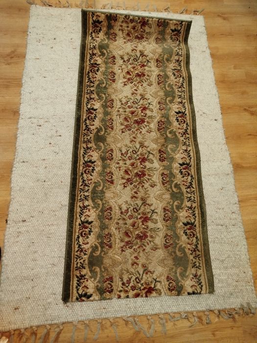 Nowy chodnik wełniany