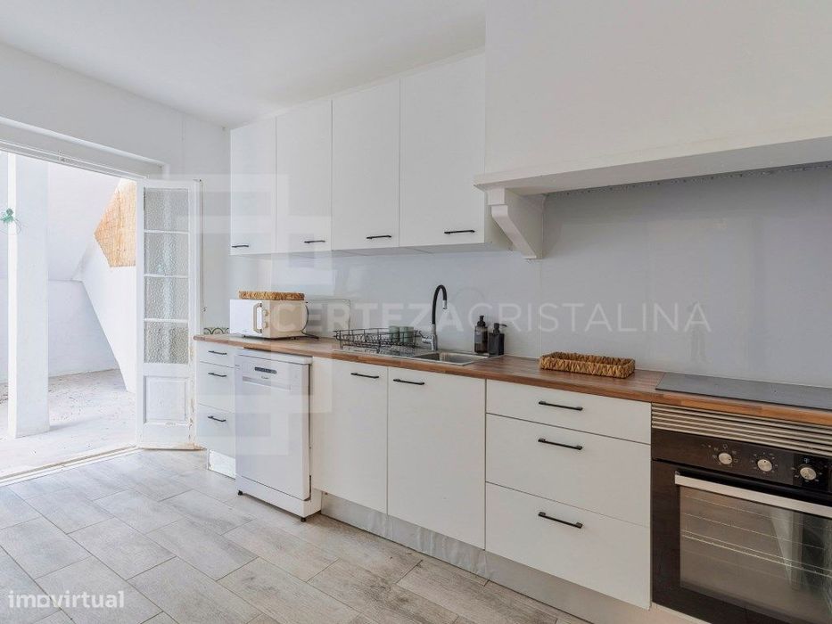 Apartamento T2 com logradouro no coração de Almada