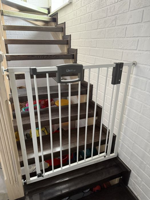 Продам ворітця( захист на сходи)